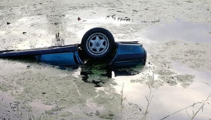 В Кировской области кроссовер улетел в водоем: двое мужчин скончались на месте