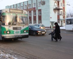 Пешеходный переход у Троллейбусного парка: как перейти дорогу?