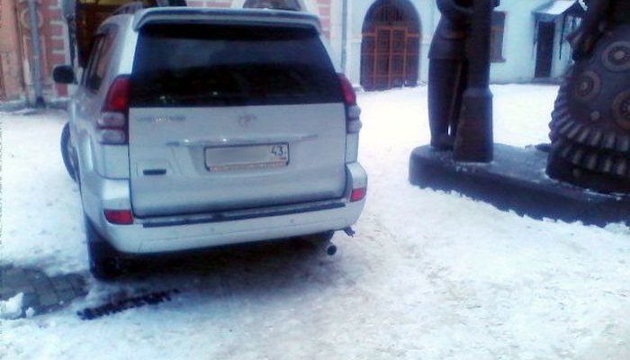 «СтопХам» борется с неправильной парковкой на улице Спасской
