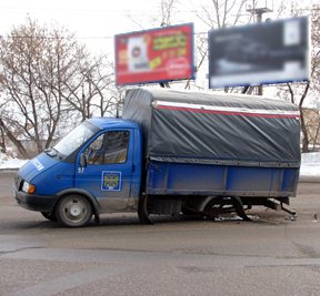 Утренняя авария: «Газель» Почты России потеряла задний мост