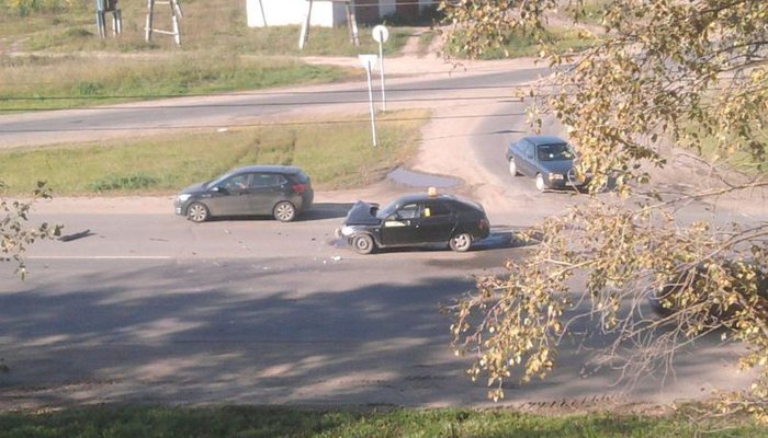 Утром в Нововятске столкнулись 2 машины
