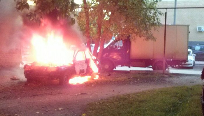 У дома на Подгорной сгорел автомобиль