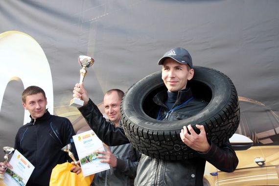 Инструктор автошколы Мотор занял первое место в соревнованиях среди кировских автошкол