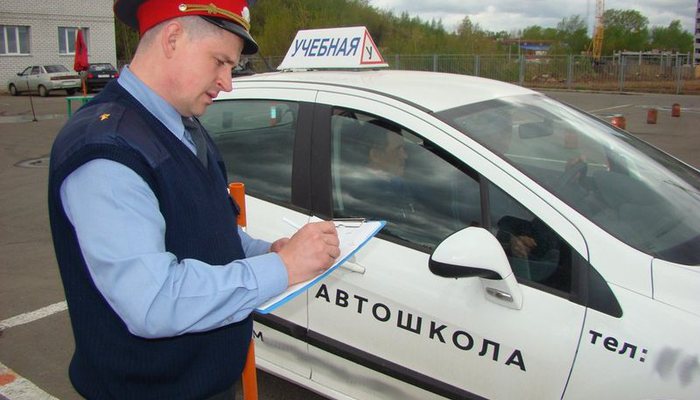 Все за руль: кто чаще сдает на водительские права в Кирове