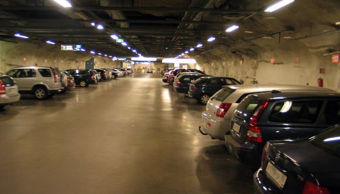 «Золотая» парковка: сколько стоят автостоянки в новостройках