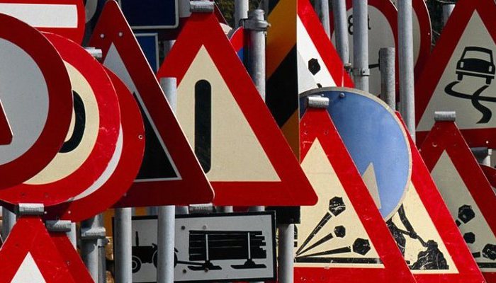 Жители Победилово требуют установить дорожные знаки при въезде-выезде