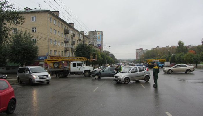 В ДТП на Октябрьском проспекте пострадал 9-месячный ребенок