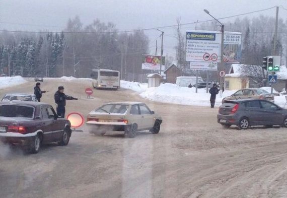 Пожар в Нововятске. Транспорт отправляют по объездной