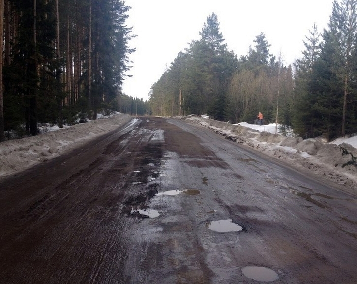 Кировская трасса. Киров Сидоровка дорога. Трасса Порошино Сидоровка Киров. Жуткие дороги Кировская обл. Унавоженная дорога.