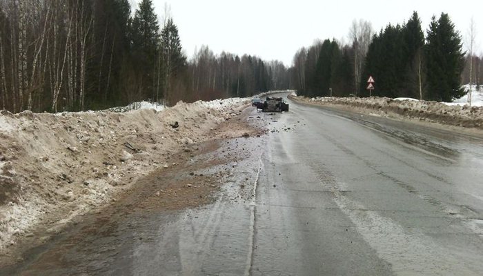 В Кировской области опрокинулся автомобиль «Мицубиси»