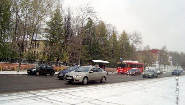 Снегопад вызвал в Кирове массовый отказ от автомобилей
