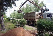 На перекрестке у СЭС в Кирово-Чепецке установили опоры для светофоров