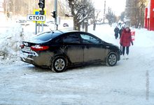 Парковка на тротуаре: зимой можно? 