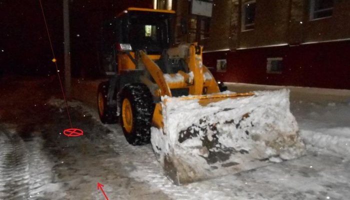 Трактор, убиравший снег, сбил мужчину на улице Герцена