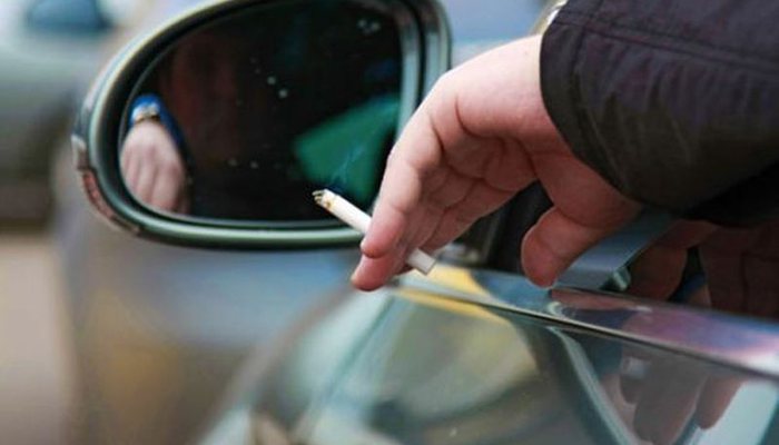 Водителям могут запретить курить за рулем
