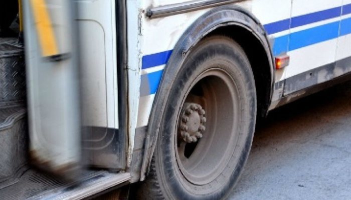 В Кирово-Чепецке 4-летнюю девочку зажало в дверях автобуса