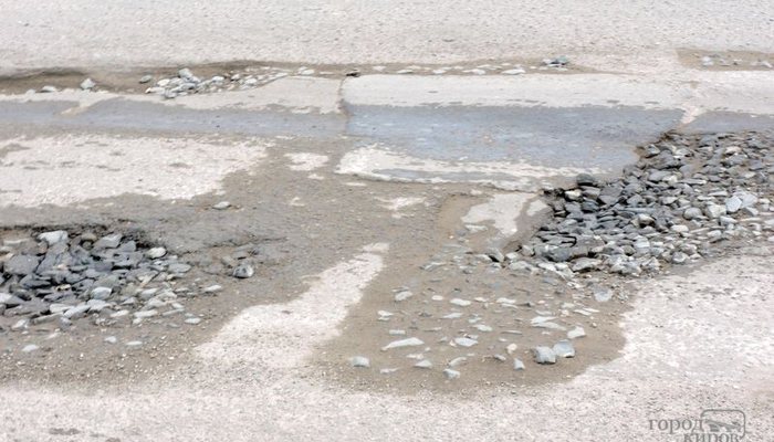 Ямочный ремонт на улице Менделеева не продержался и трех месяцев