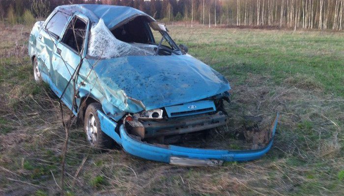 В Котельничском районе опрокинулся ВАЗ: водитель получил травмы