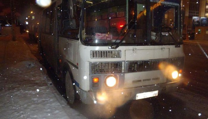 На Воровского в салоне автобуса пострадала женщина