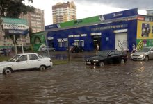 Дороги в воде. Ливневые канализации не справляются с осадками