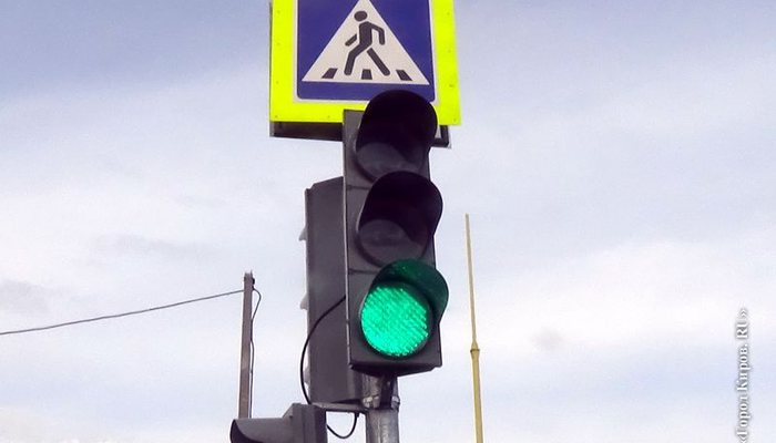 Депутат Госдумы предложил вешать светофоры над каждой полосой