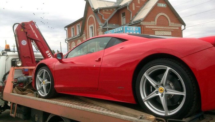  В Котельниче заметили Ferrari стоимостью больше 12 миллионов рублей