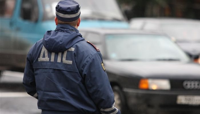 В Кирове пьяный водитель ударил полицейского в живот