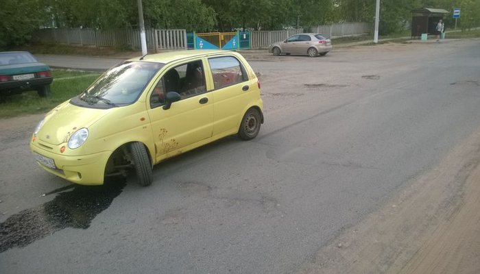 Кировских чиновников оштрафовали за ямы в Радужном