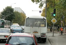 ГИБДД попытается ликвидировать пробку на Октябрьском проспекте