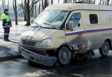 Автомобиль инкассаторов сбил двух школьников [обновлено]