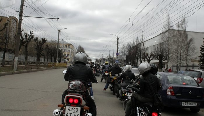 «Мото начало 2014» по городу проехали сотни мотоциклистов