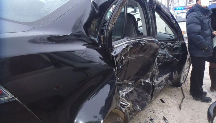 Автоледи на «Мицубиси» протаранила «УАЗик» на Корчагина