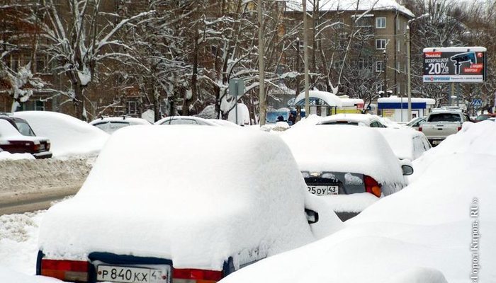 Уборка снега: в Чепецке вводят визитки, в Кирове переставляют машины