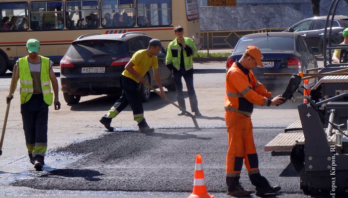 На ремонт кировских дорог выделят дополнительный миллиард рублей