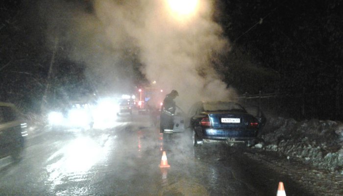 В Талице во время движения загорелся Volvo 
