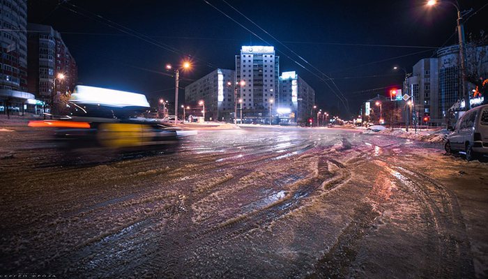 Сковало льдом: ночной потоп превратил улицу Комсомольскую в каток