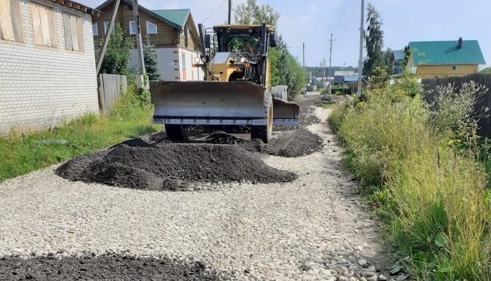 В Кирове продолжается ремонт грунтовых дорог