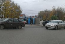На Октябрьском проспекте в Кирове перевернулась «Газель»: пострадал водитель