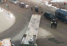 На перекрестке Карла Маркса – Профсоюзная  «тягач» перегородил проезд