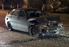 ДТП: после столкновения автомобиль Mitsubishi зажало между деревом и столбом