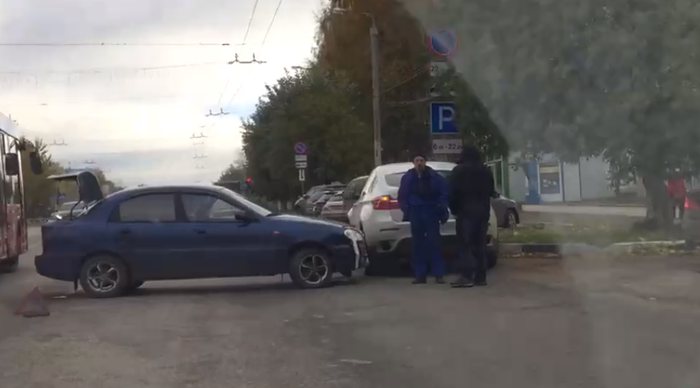 Chevrolet Lanos влетел в BMW X6 на улице Воровского