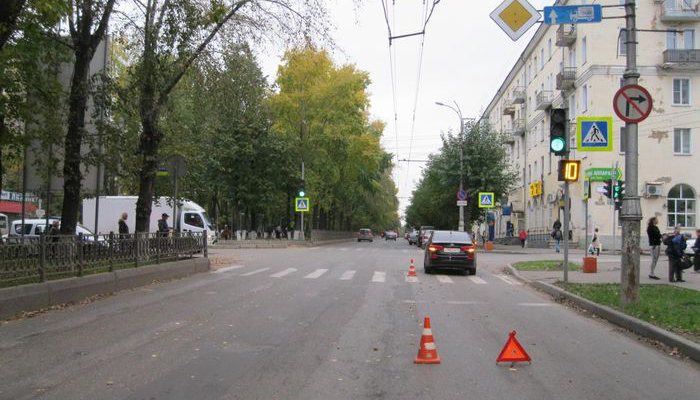 На Октябрьском проспекте автоледи сбила школьника
