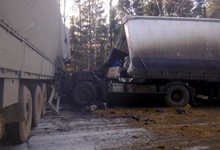 ДТП. В Омутнинском районе столкнулись два грузовика