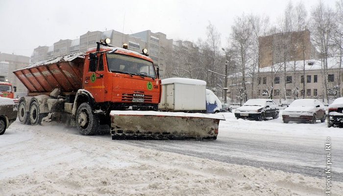 Из-за обильных осадков снегоуборочные машины в Кирове выходят из строя