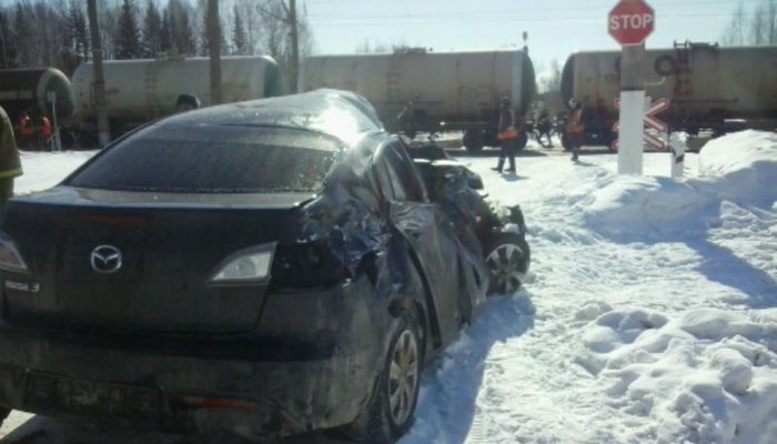 В Оричевском районе поезд врезался в иномарку