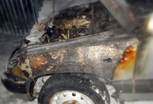 В Вахрушах на стоянке загорелась легковушка