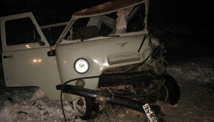 На трассе в Омутнинск погиб водитель УАЗа