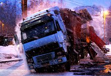 Как поднимали опрокинувшуюся фуру [фоторепортаж]