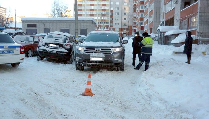 На Чапаева водитель «Тойоты» сбил 15-летнюю девочку