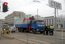 Авария на Октябрьском проспекте привела к километровой пробке